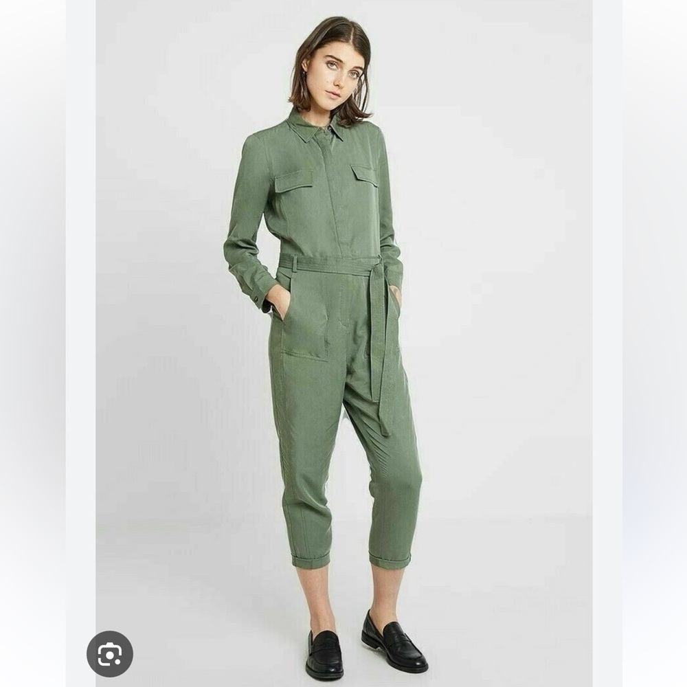 Banana Republic green army jumpsuit size 6 NWT long sleeve